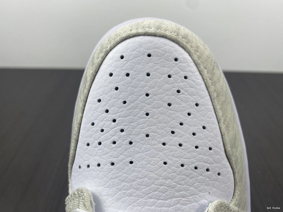 Light Iron - Ore Mid 1 Jordan (W) DN4045-001 SE 0118